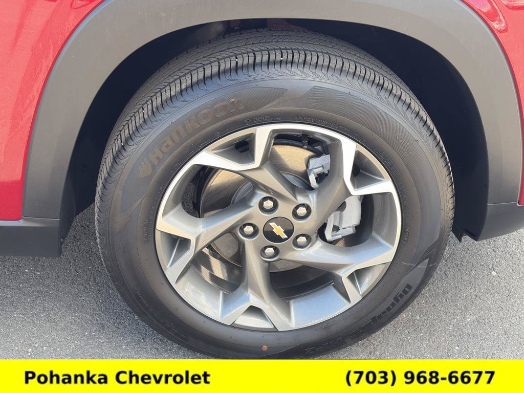 Used 2025 Chevrolet Trax LT FWD image 31