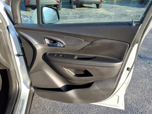 Used 2021 Buick Encore Preferred AWD/4WD image 23