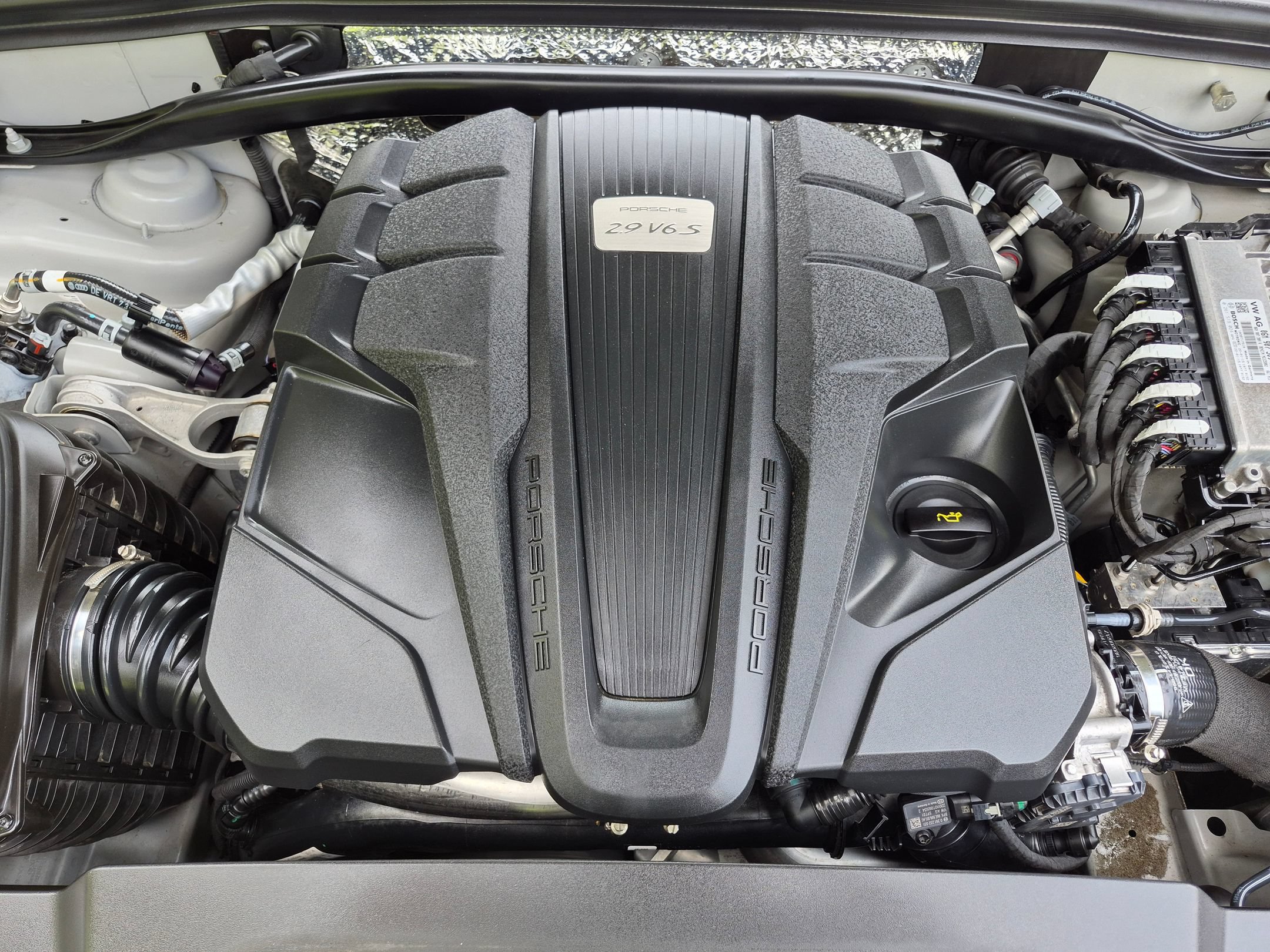 Certified 2022 Porsche Macan S AWD/4WD image 34