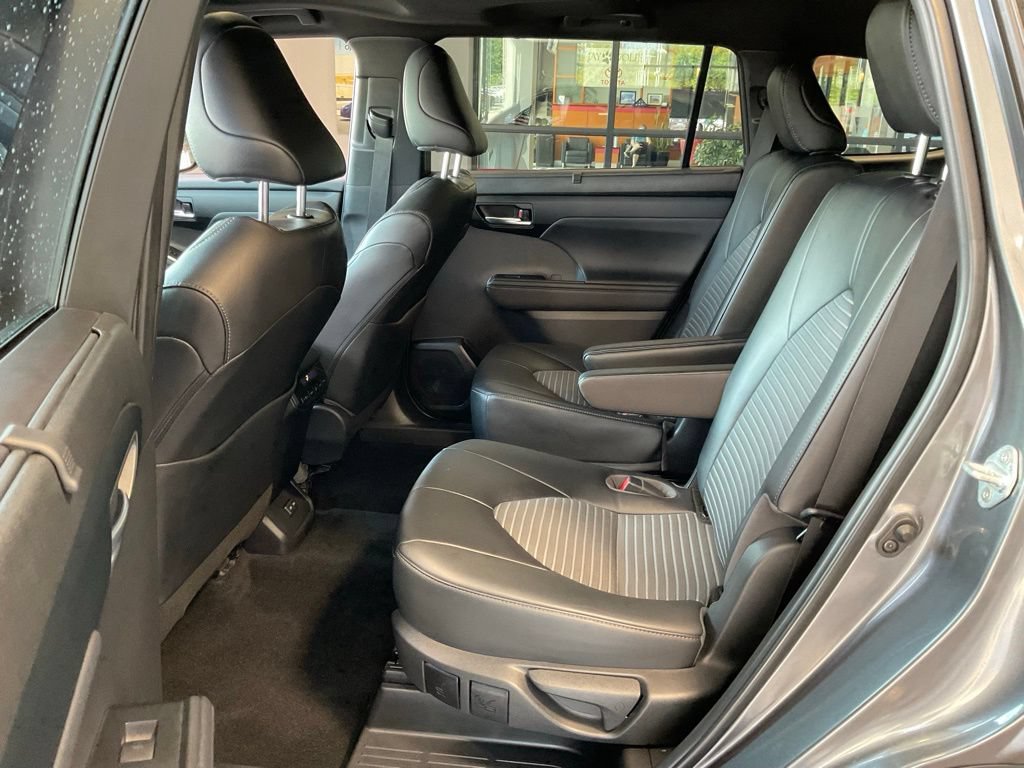 Used 2023 Toyota Highlander XSE AWD/4WD image 22