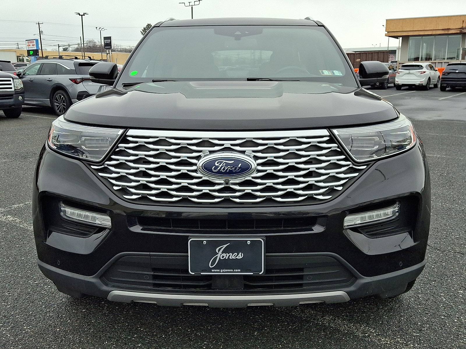 Used 2020 Ford Explorer Platinum w/ Premium Technology Package image 2