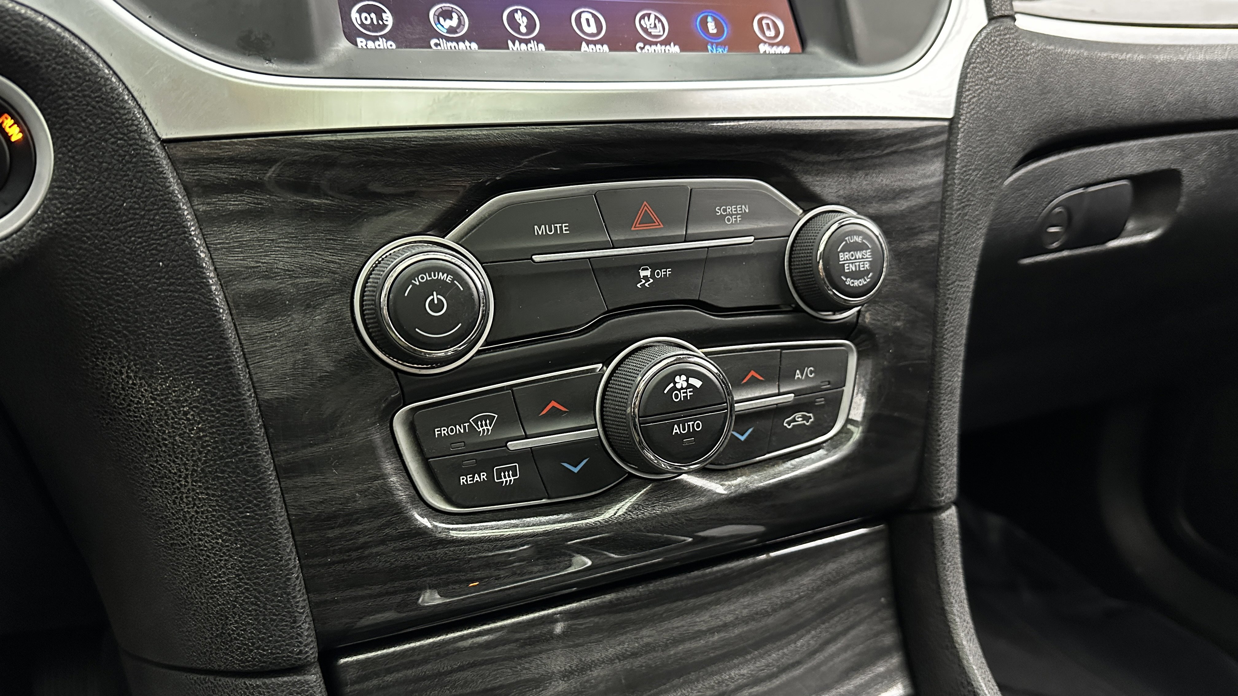 Used 2018 Chrysler 300 Touring L image 18