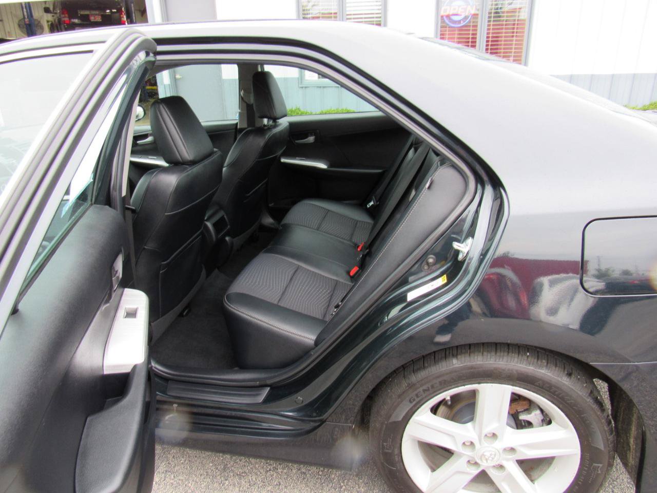 Used 2012 Toyota Camry SE FWD image 33