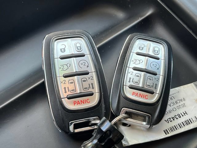 Used 2020 Chrysler Pacifica Touring FWD image 18