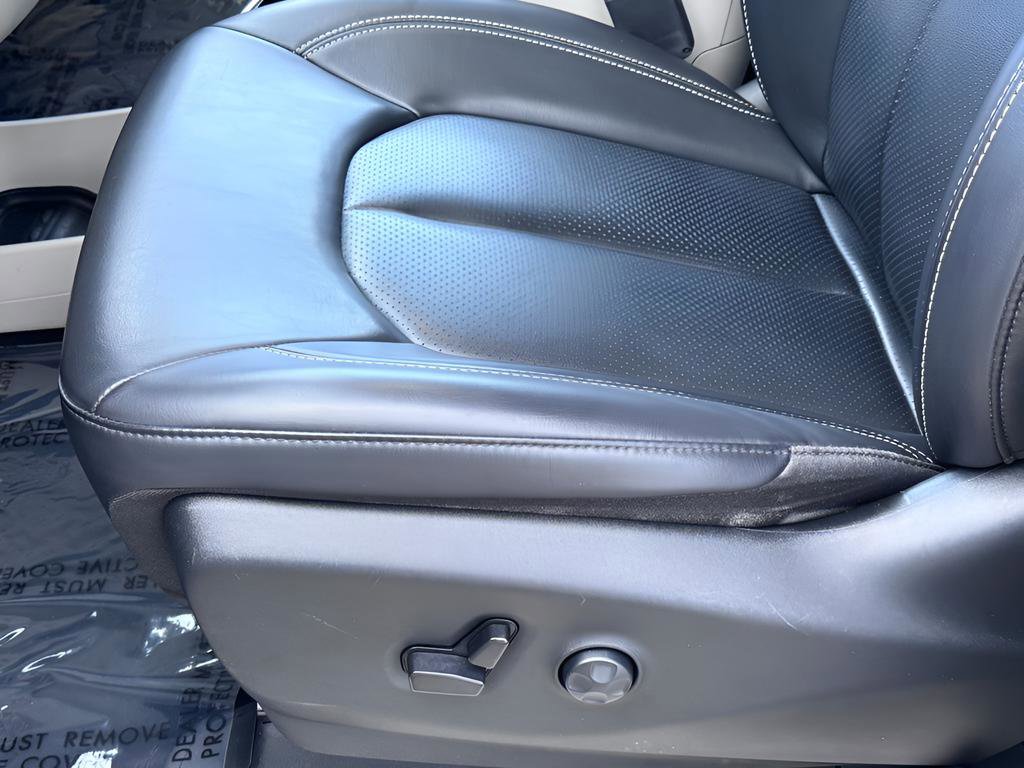 Used 2023 Chrysler Pacifica Touring-L FWD image 26