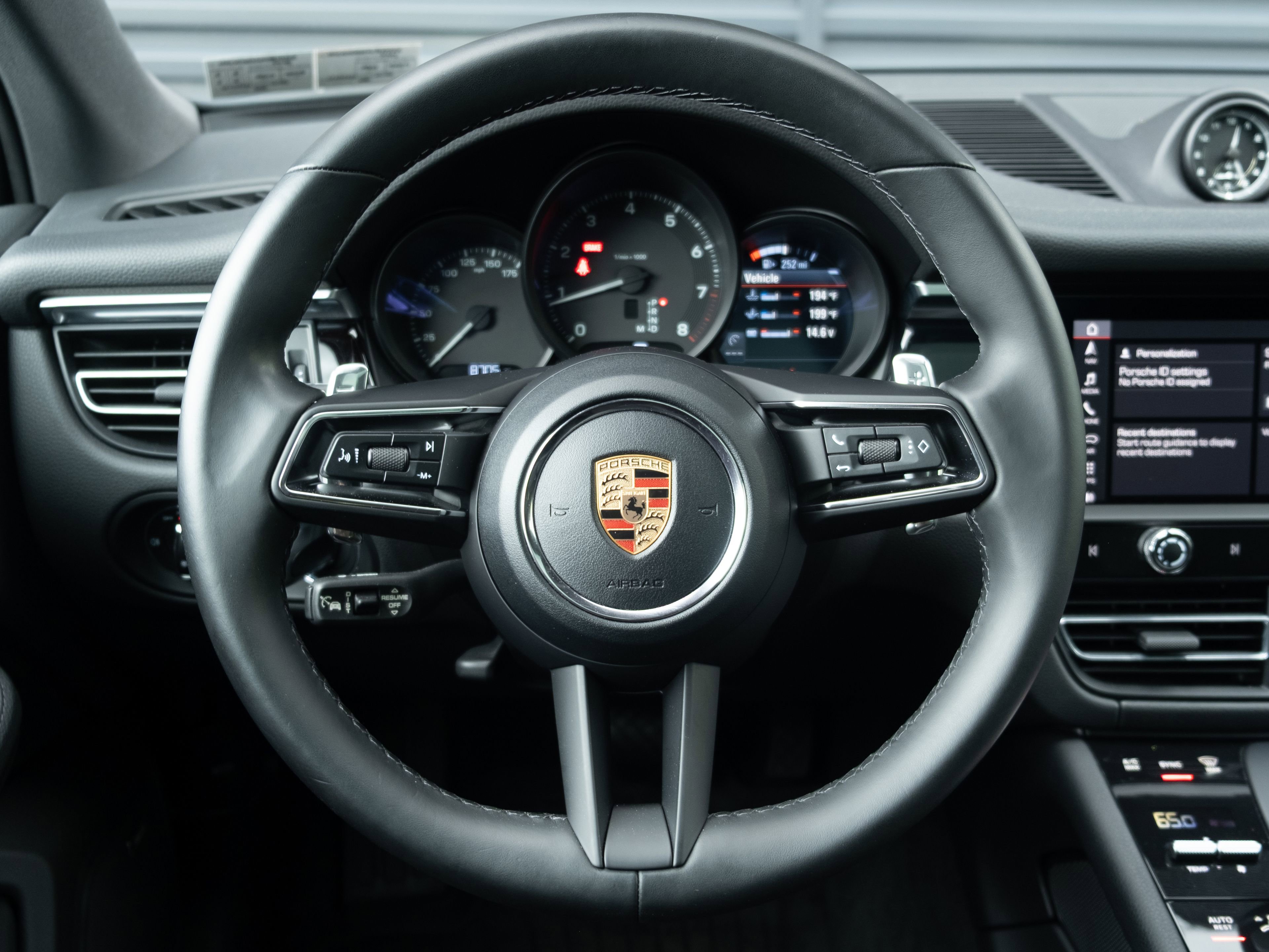 Certified 2023 Porsche Macan AWD/4WD image 23