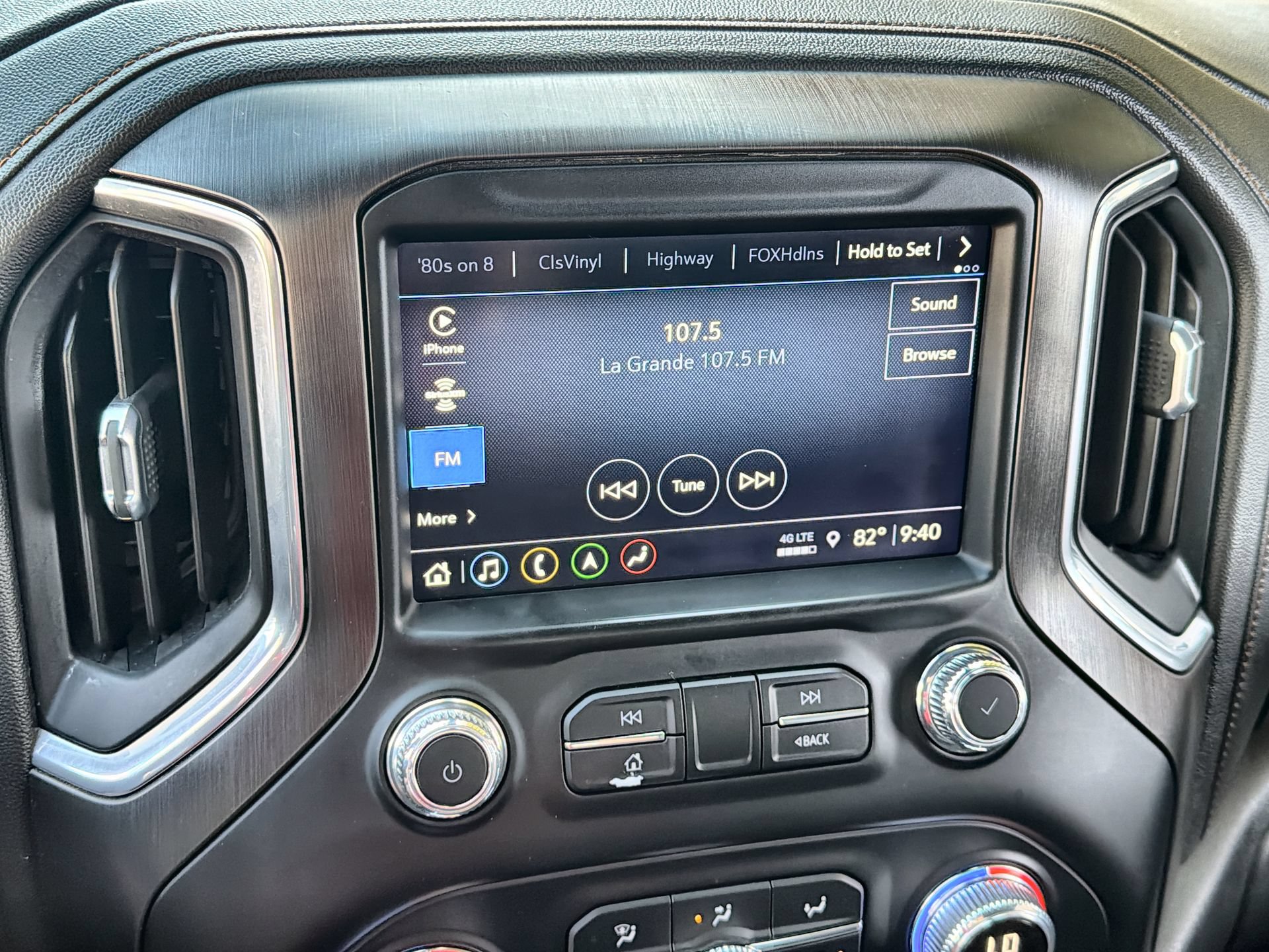 Used 2022 GMC Sierra 2500 AT4 w/ AT4 Premium Plus Package AWD/4WD image 16