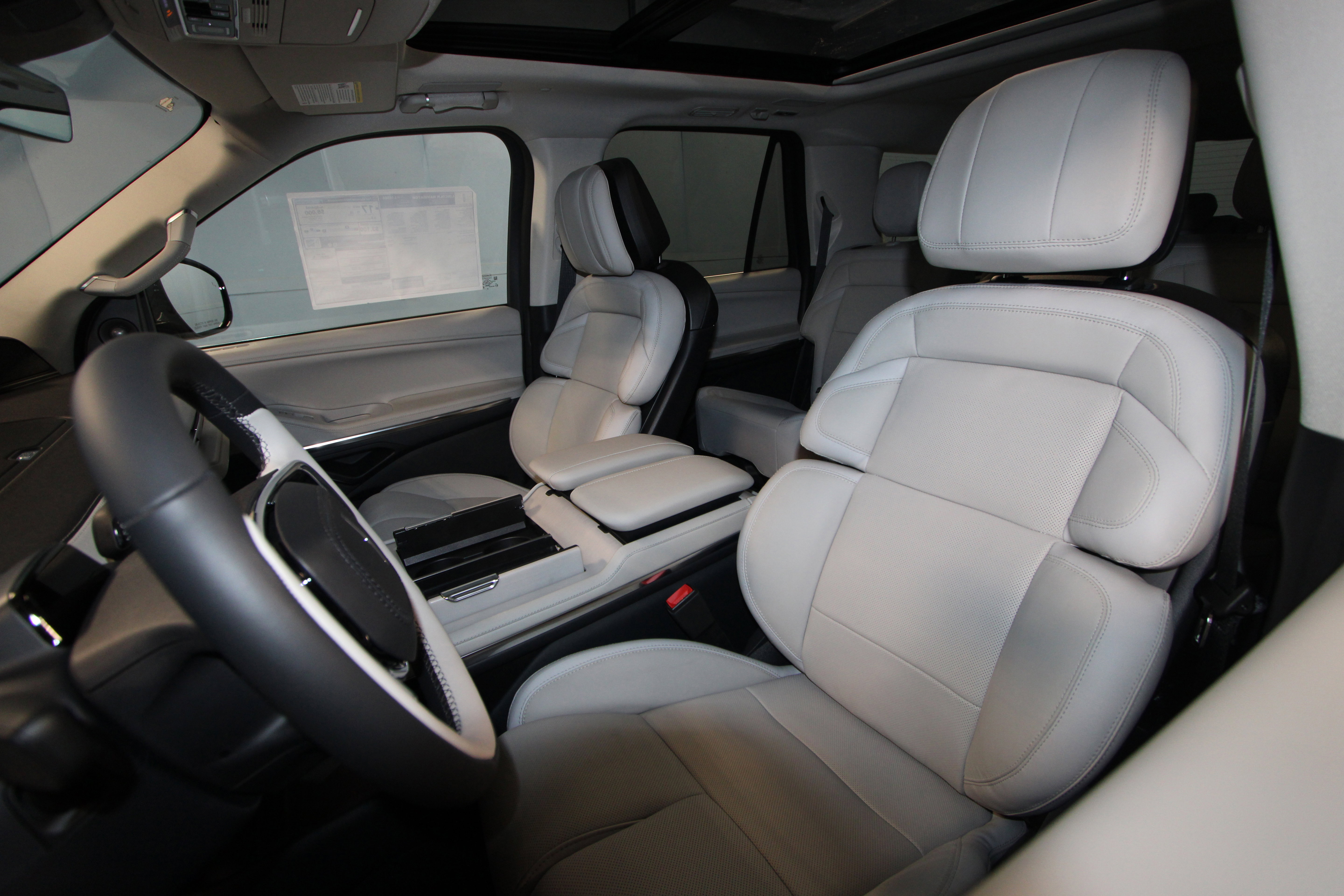 New 2025 Lincoln Navigator L Reserve image 3