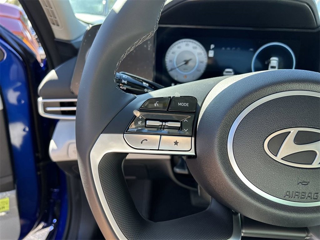 New 2025 Hyundai Elantra Limited image 28
