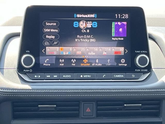 Used 2025 Nissan Rogue SV AWD/4WD image 14