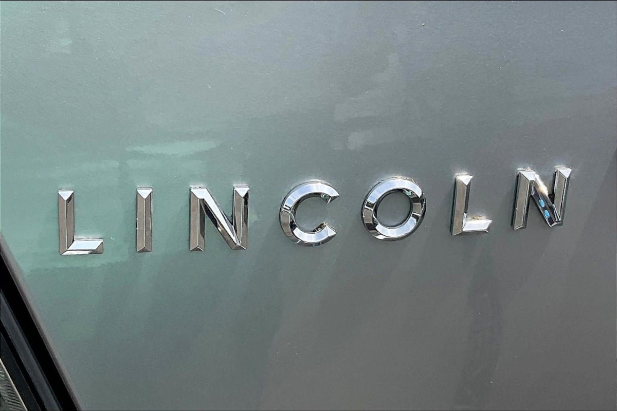 Used 2010 Lincoln MKS FWD image 22