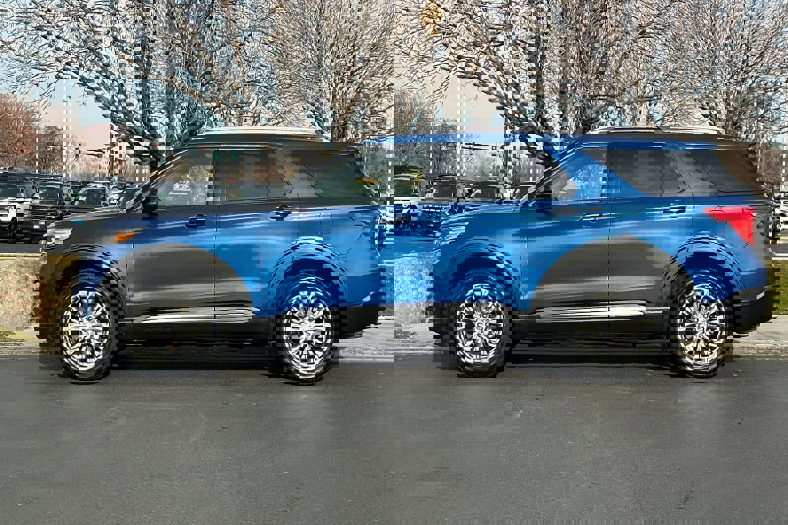 Certified 2022 Ford Explorer Limited w/ Equipment Group 301A image 5