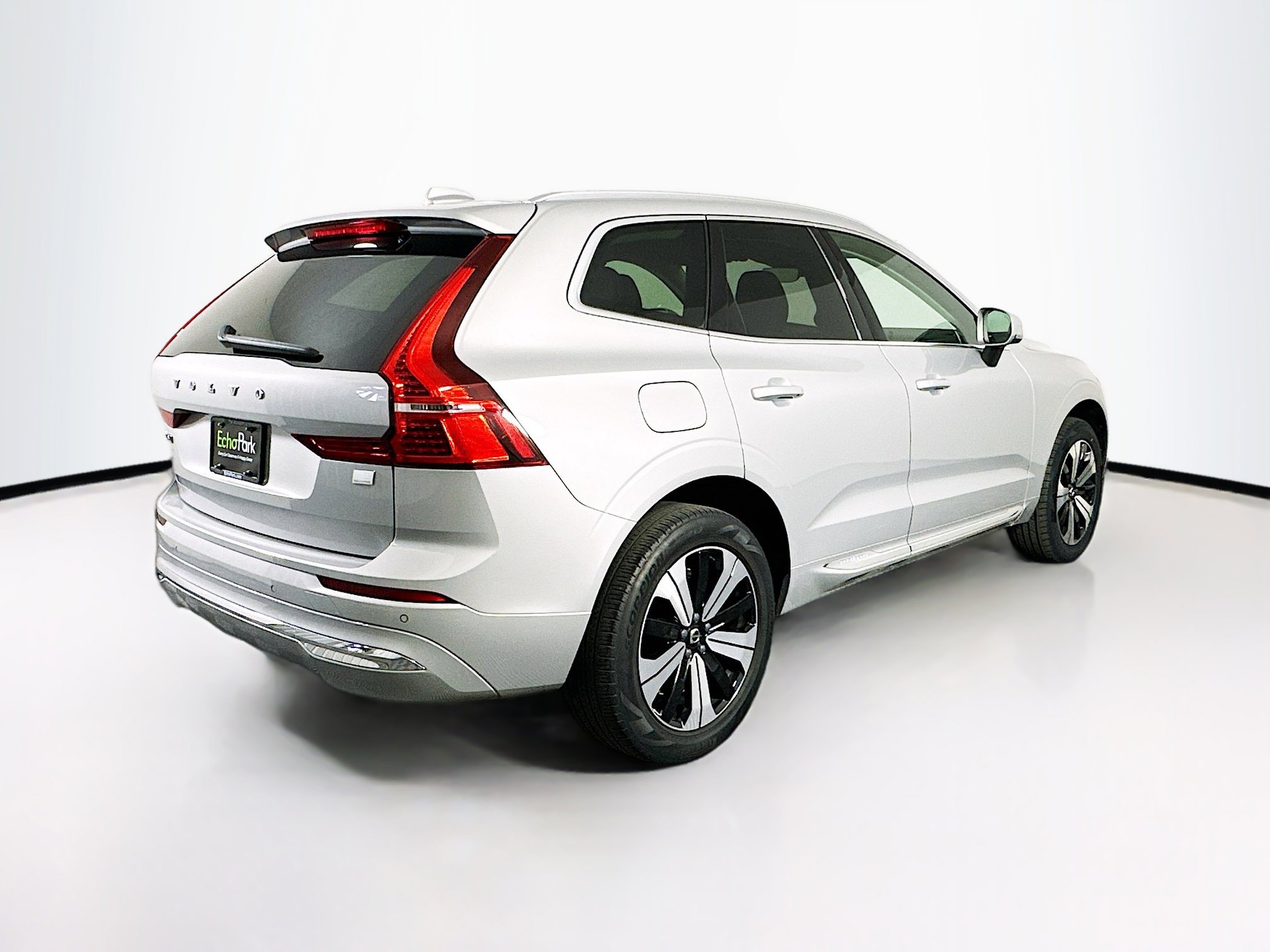 Used 2023 Volvo XC60 T8 Core image 9
