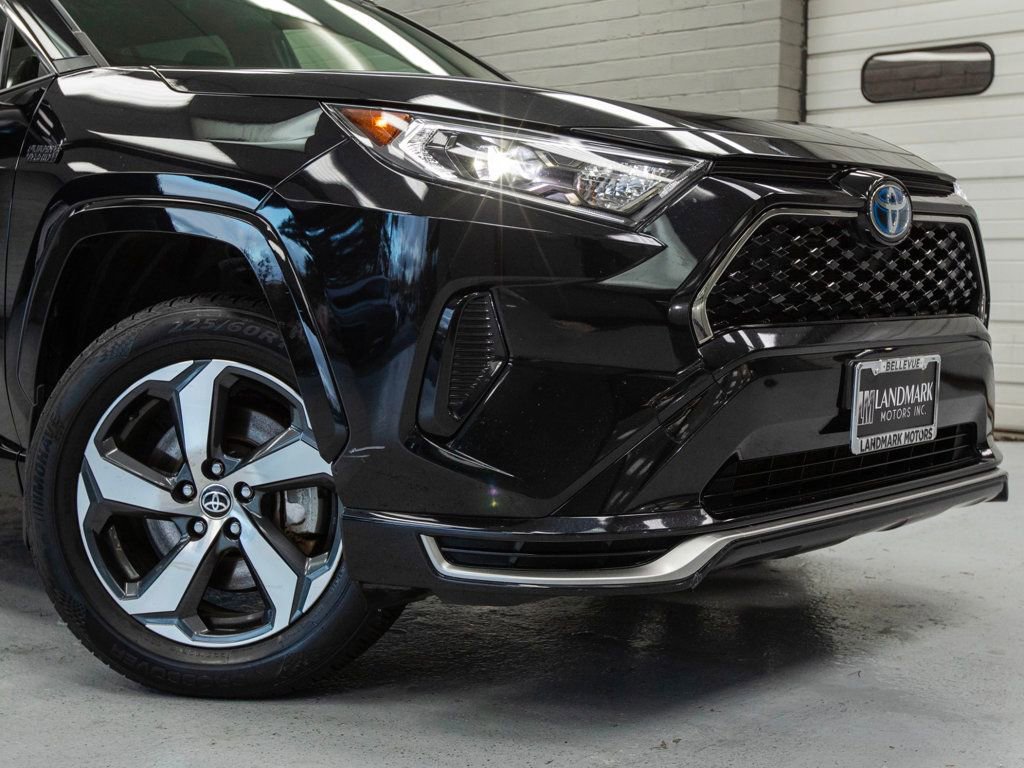 Used 2021 Toyota RAV4 SE image 8