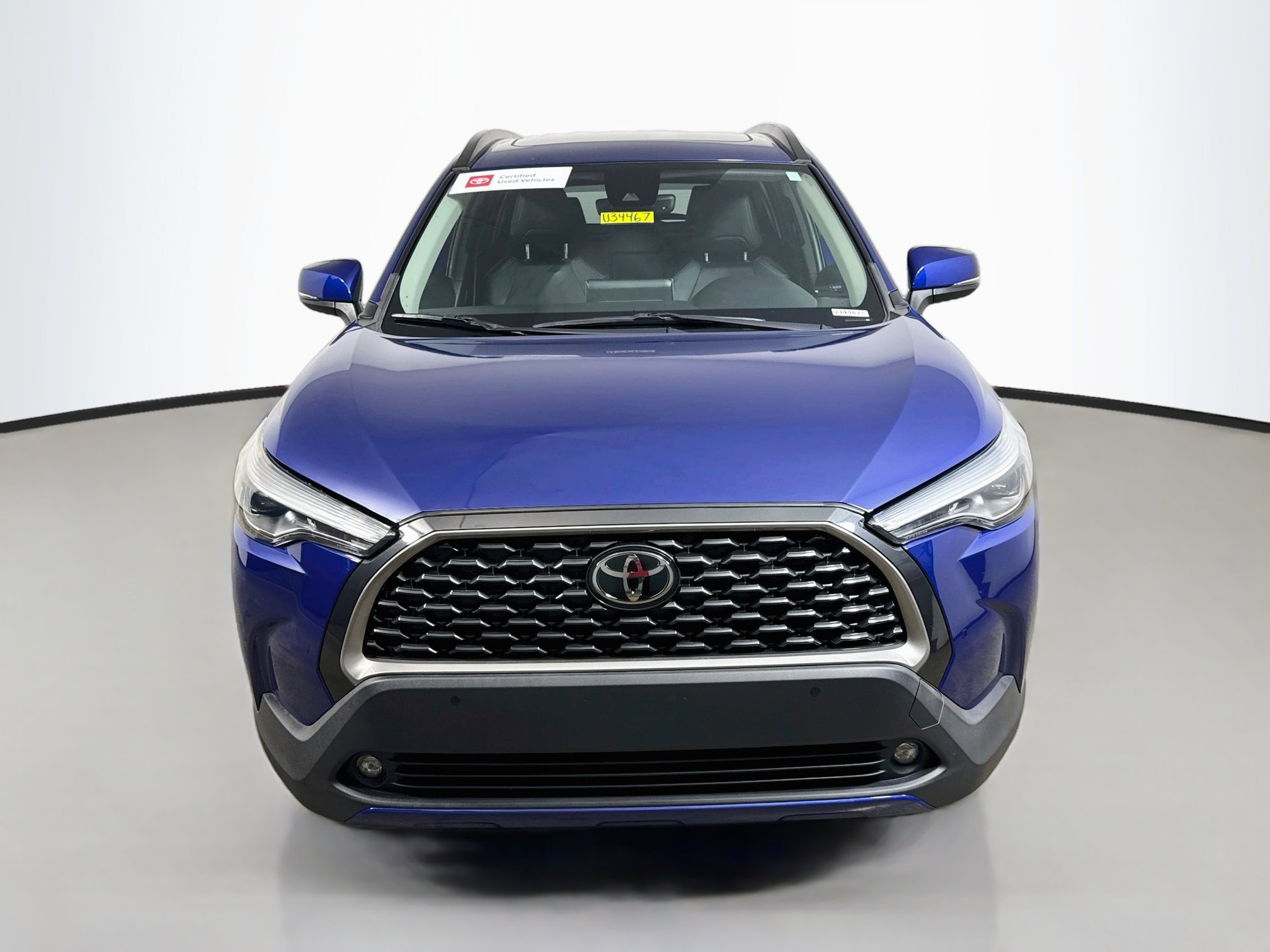 Used 2022 Toyota Corolla Cross XLE w/ Convenience Package FWD image 2