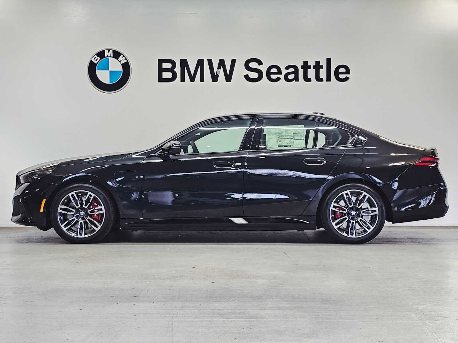 New 2026 BMW 550e xDrive image 3