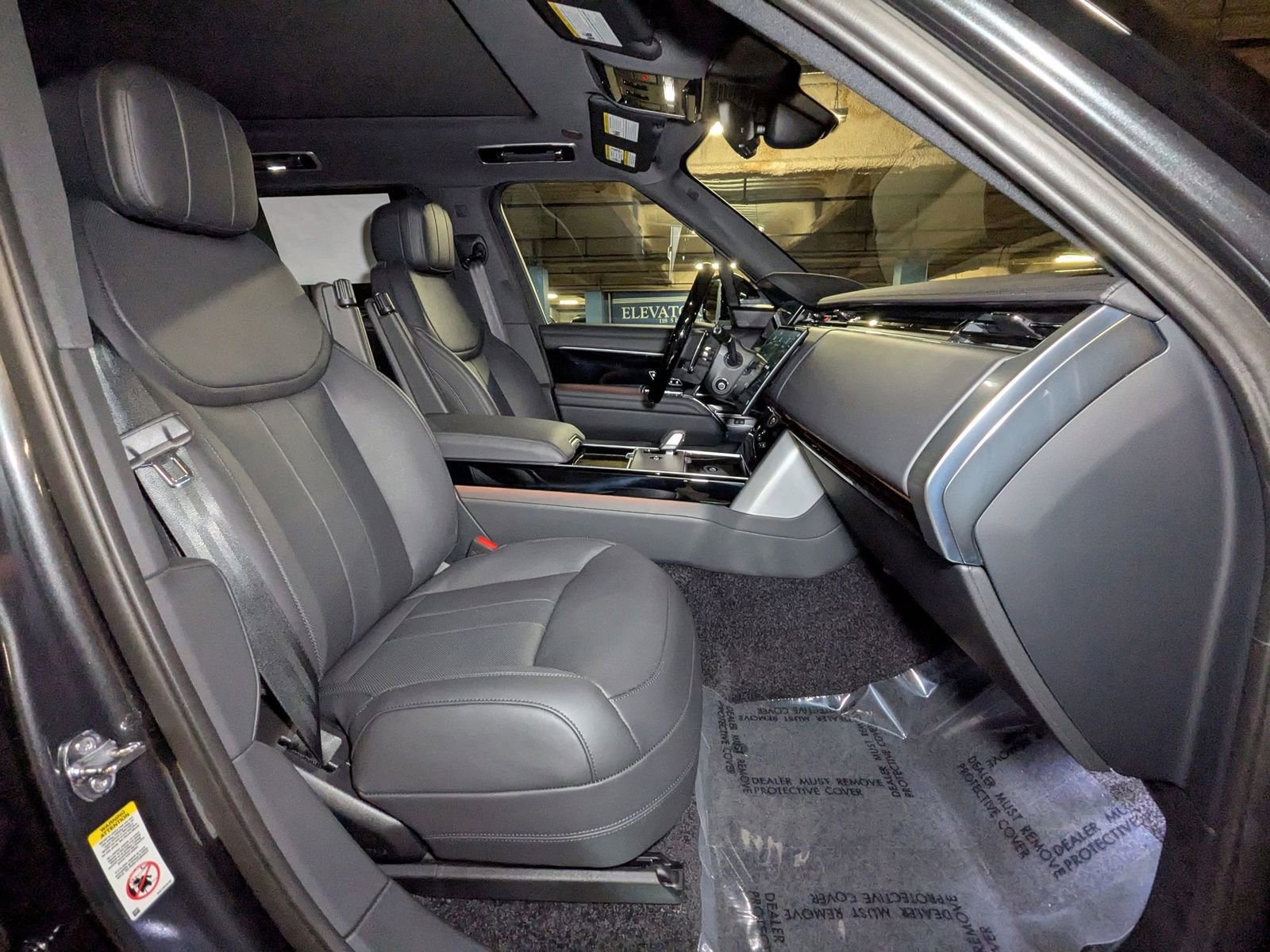 New 2025 Land Rover Range Rover Long Wheelbase SE image 17