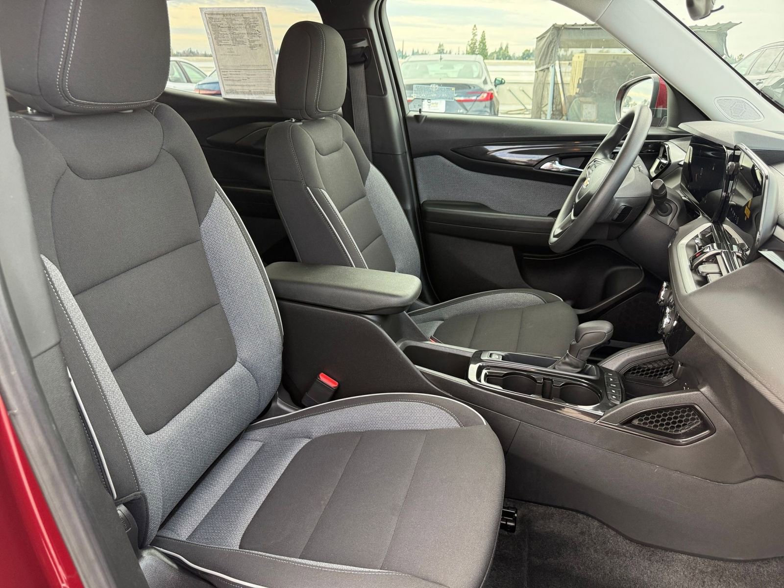 Used 2025 Chevrolet TrailBlazer LT image 34