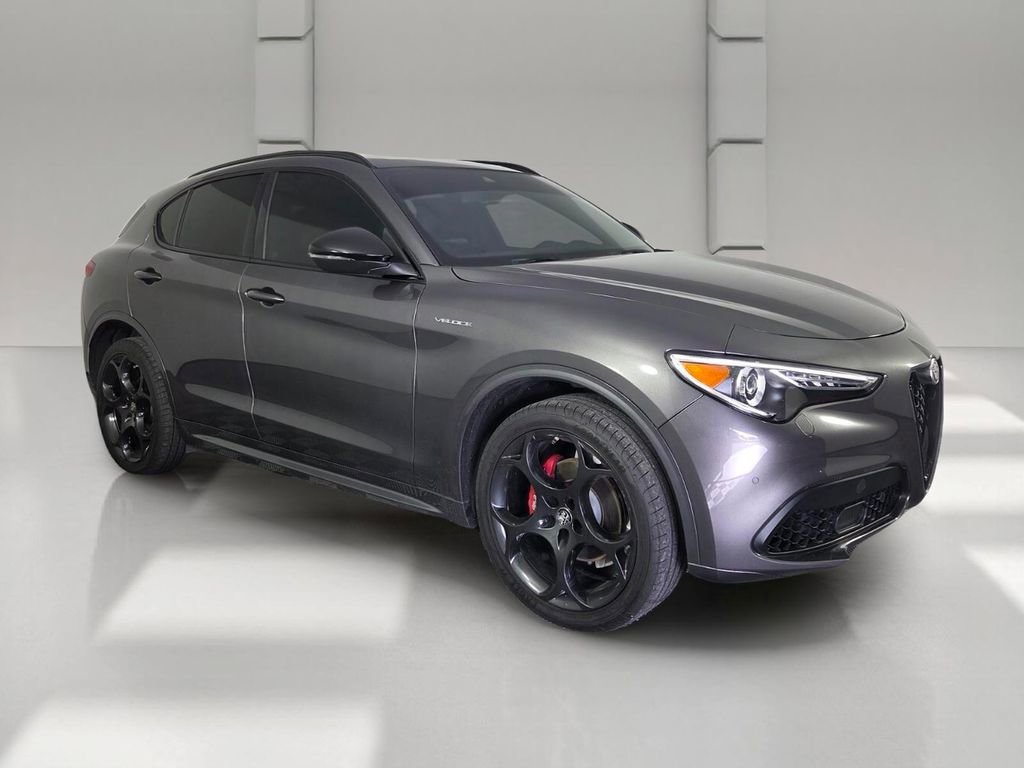 Used 2023 Alfa Romeo Stelvio Veloce AWD/4WD image 2