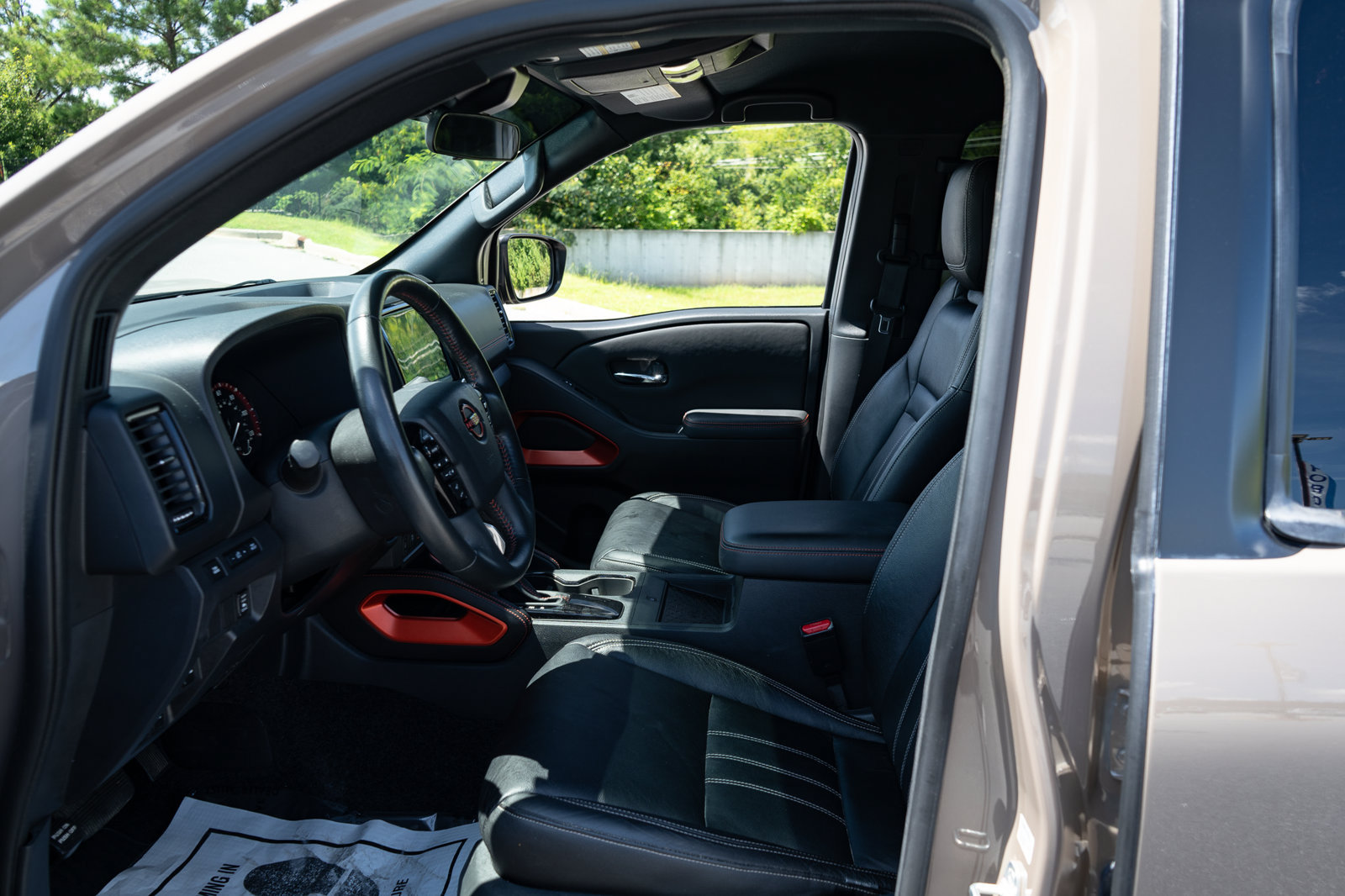Used 2023 Nissan Frontier PRO-4X w/ Pro Convenience Package AWD/4WD image 14