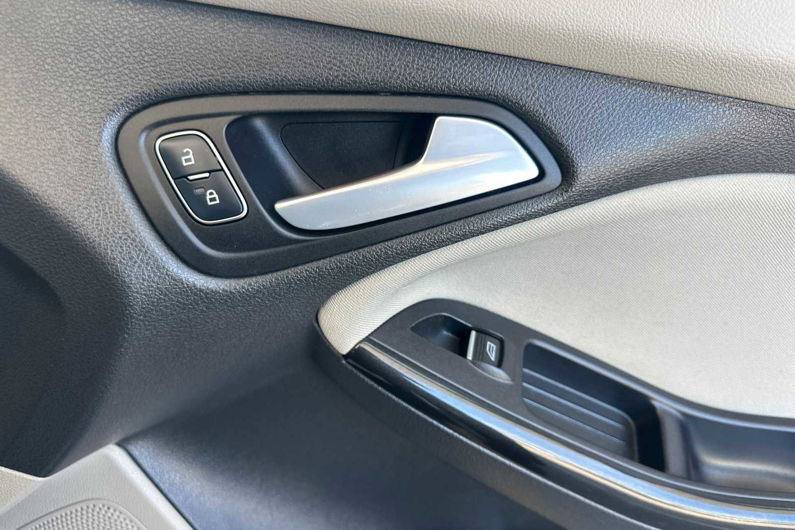 Used 2017 Ford Focus Electric Hatchback image 19