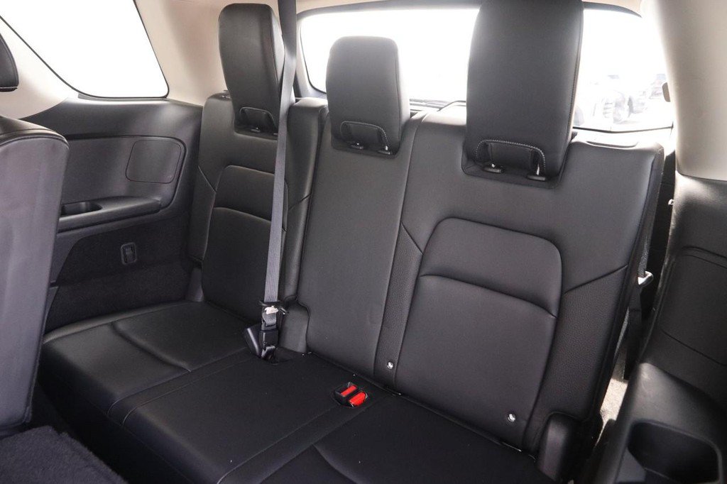 Used 2023 Nissan Pathfinder SL AWD/4WD image 11