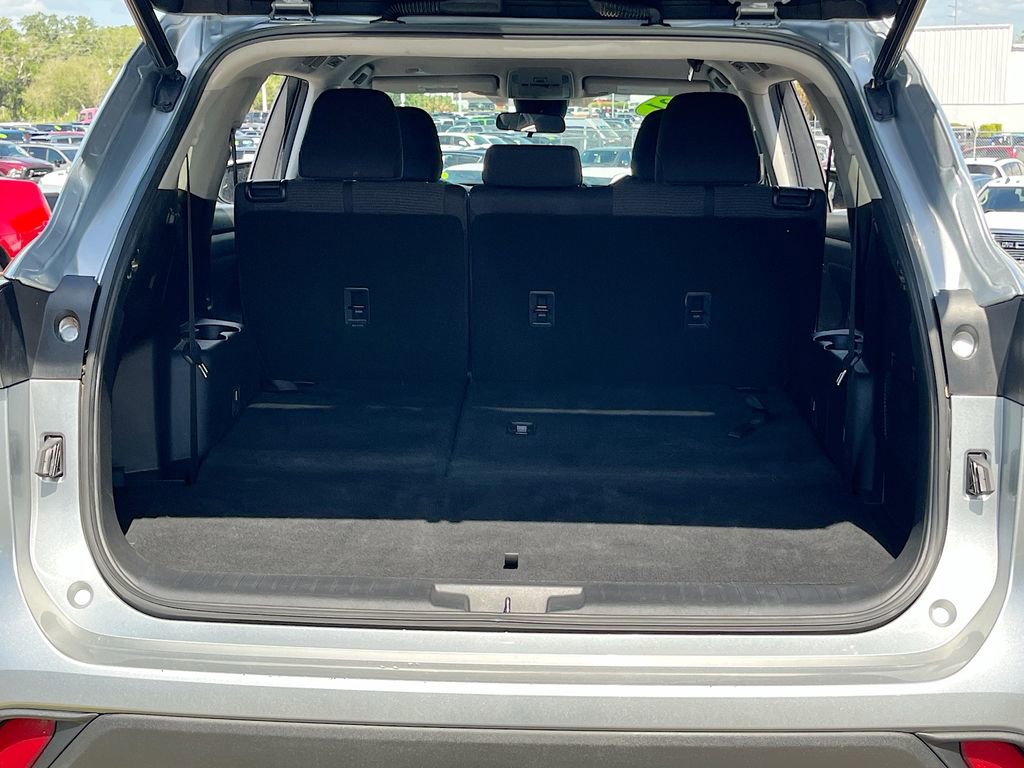 Used 2021 Toyota Highlander LE image 23