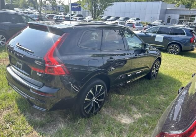 Used 2023 Volvo XC60 B5 Plus w/ Climate Package AWD/4WD image 3