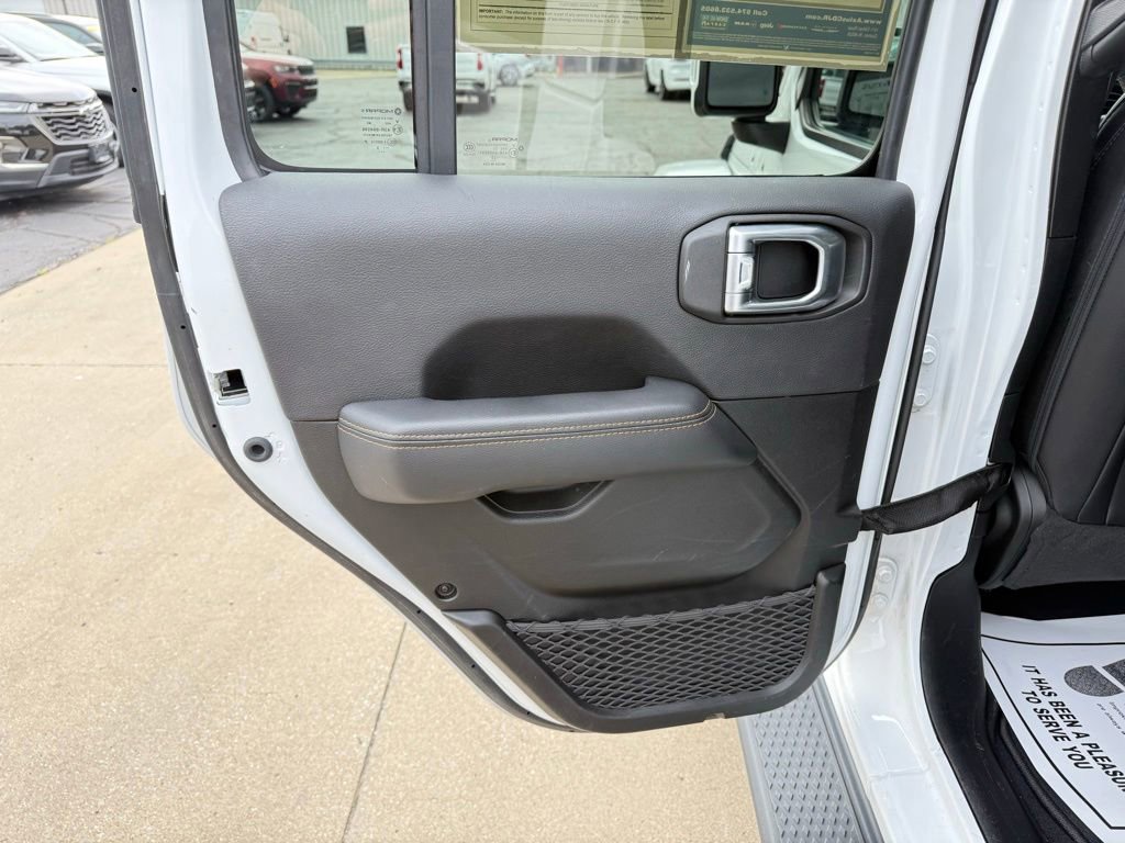 Used 2023 Jeep Gladiator Overland AWD/4WD image 17