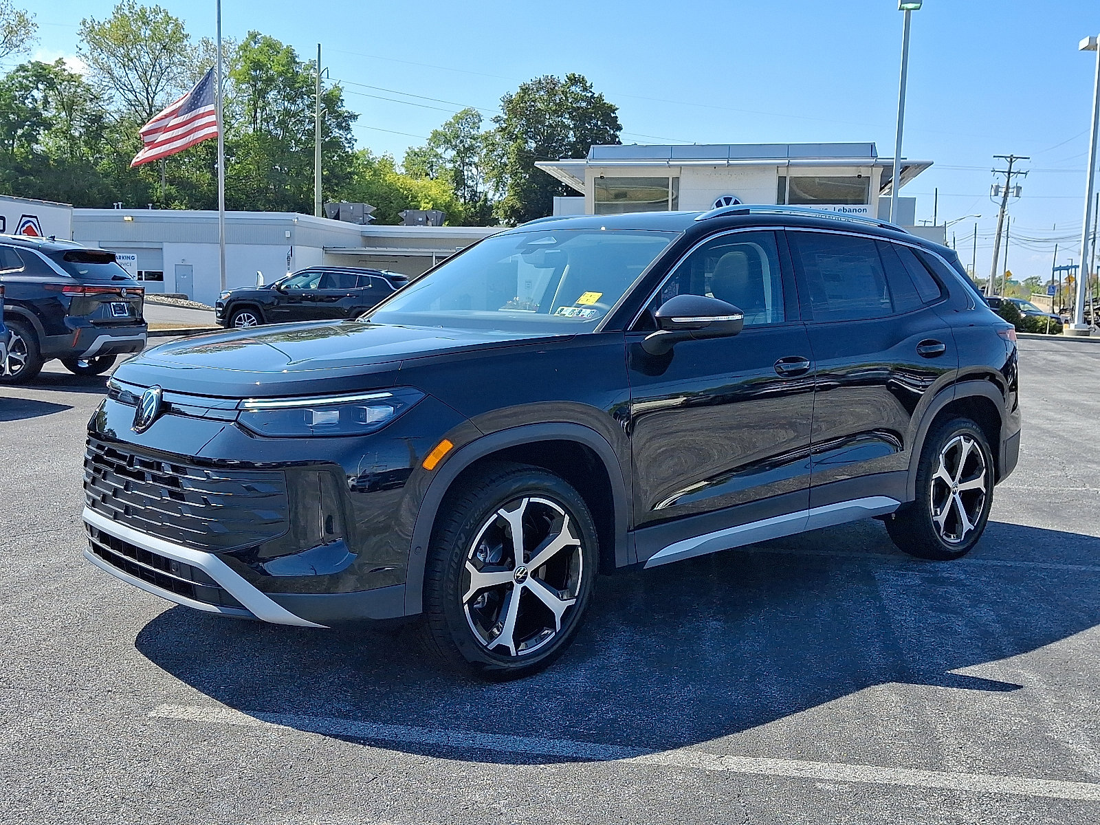 New 2025 Volkswagen Tiguan SE image 3