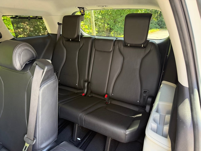 Used 2024 Kia Carnival EX FWD image 15