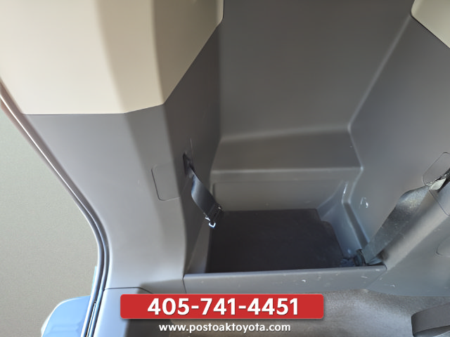 Used 2019 Toyota Sienna XLE w/ XLE Navigation Package FWD image 28