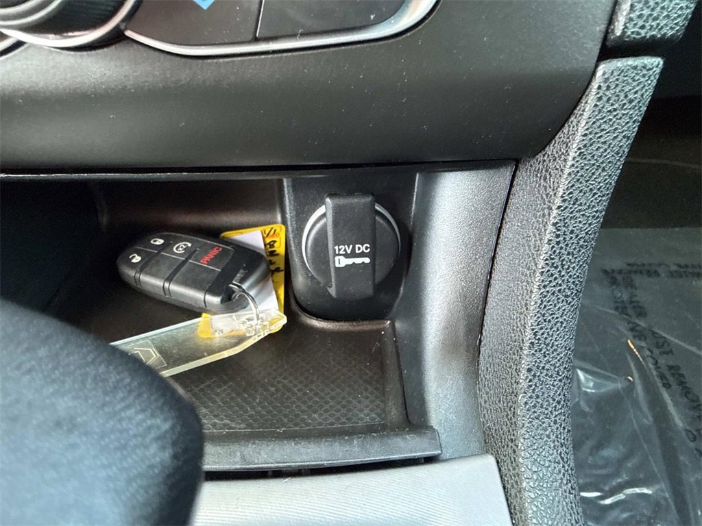 Used 2022 Dodge Charger SXT w/ Driver Convenience Group image 19