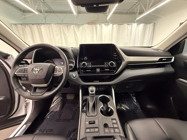 Used 2023 Toyota Highlander XLE AWD/4WD image 18