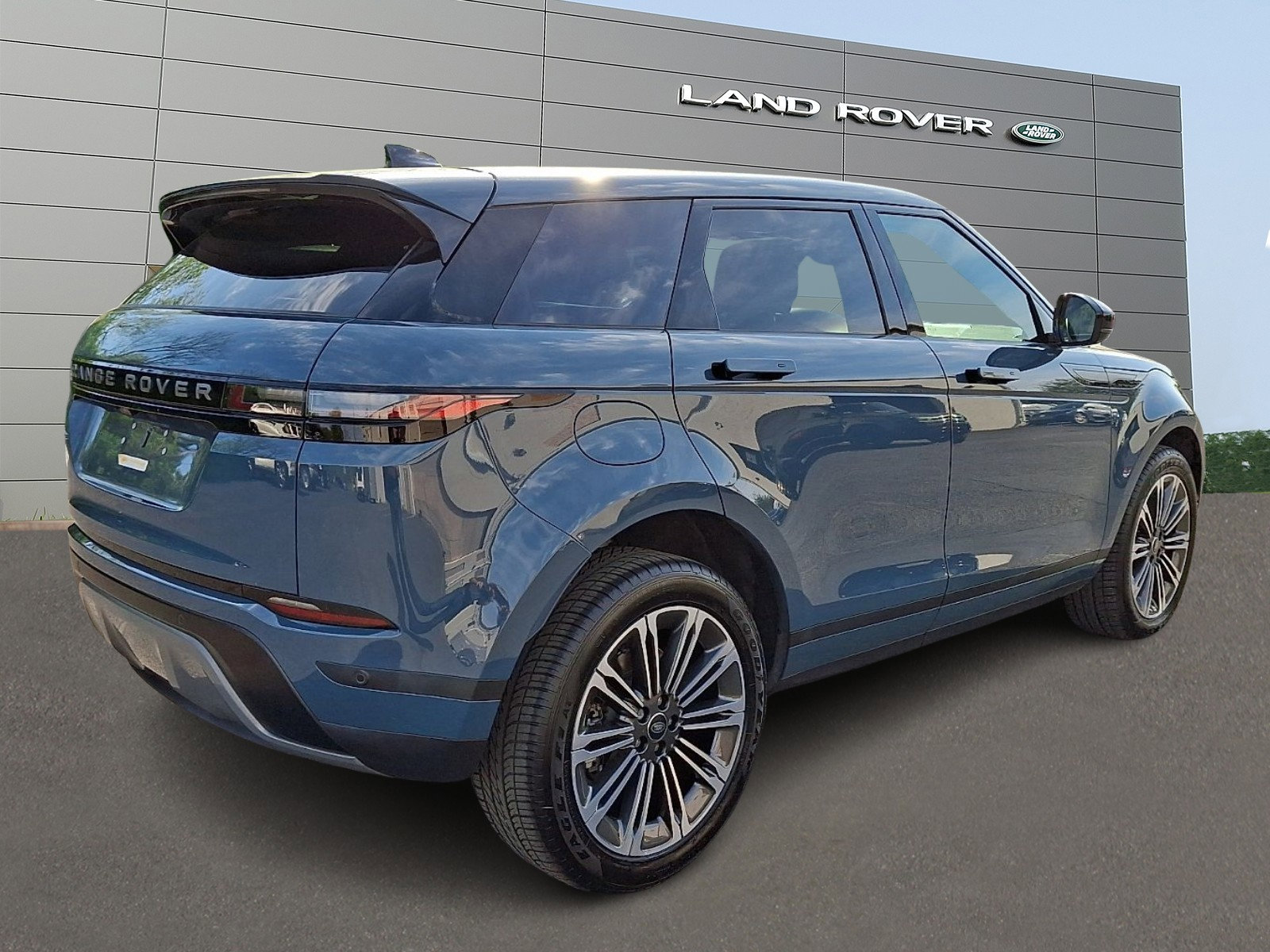 Used 2026 Land Rover Range Rover Evoque S AWD/4WD image 2