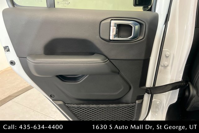 Used 2022 Jeep Gladiator Overland image 18