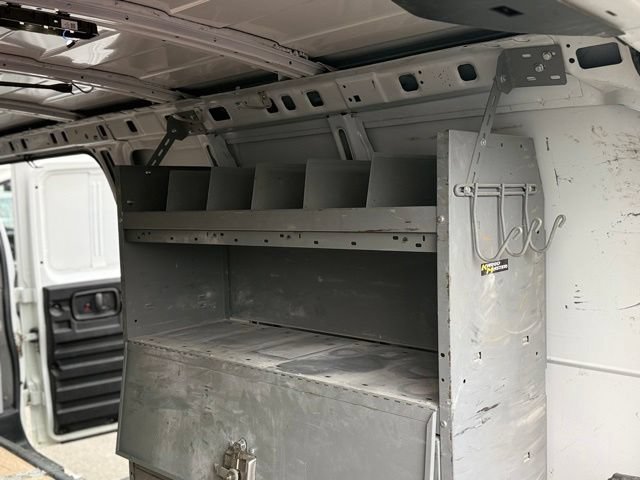 Used 2017 GMC Savana 3500 Extended RWD image 33