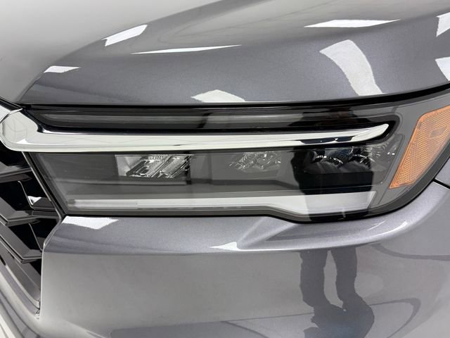 Used 2025 Honda Pilot Touring image 6