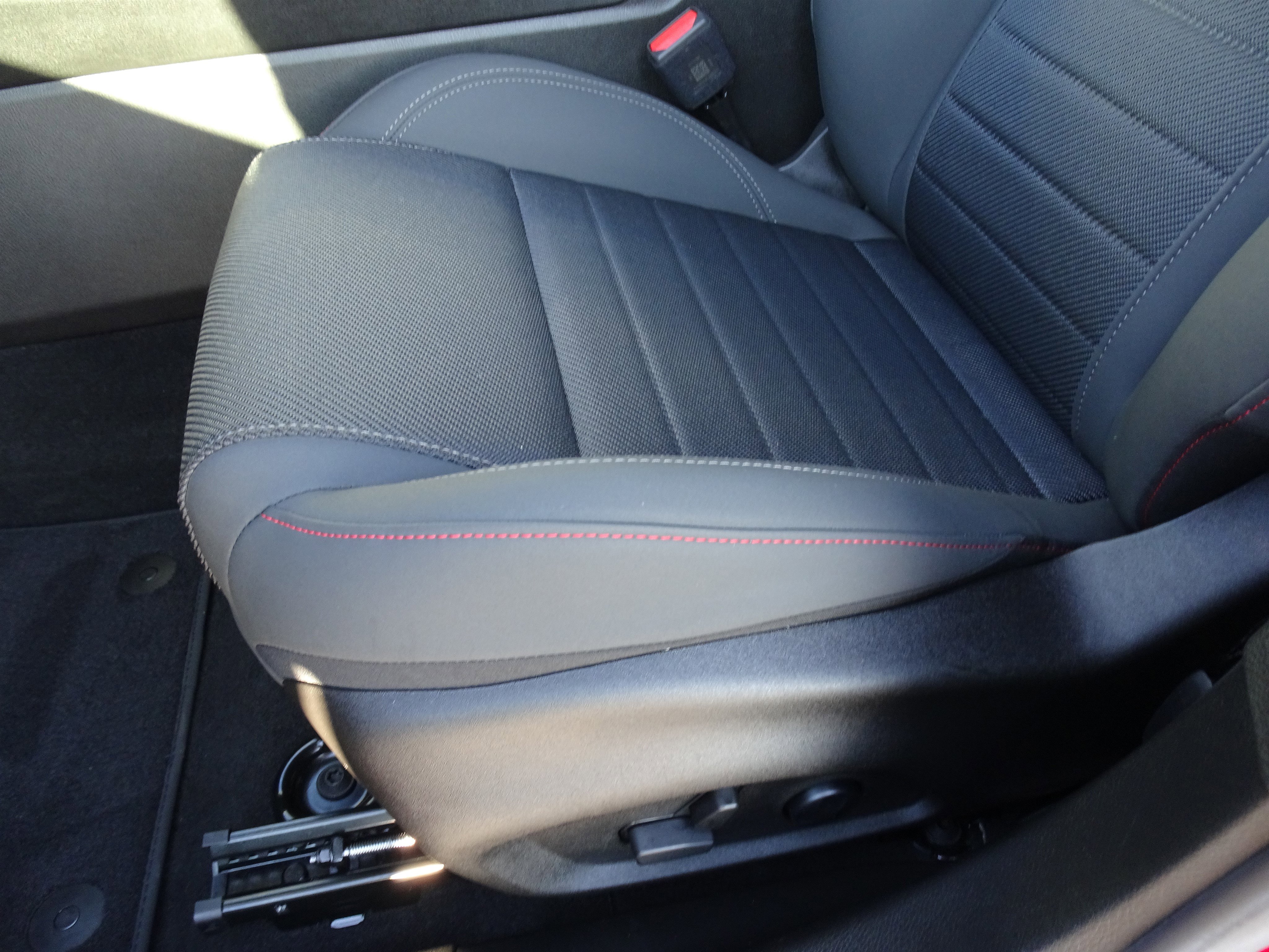 Used 2024 Dodge Hornet R/T w/ R/T Blacktop Package image 9