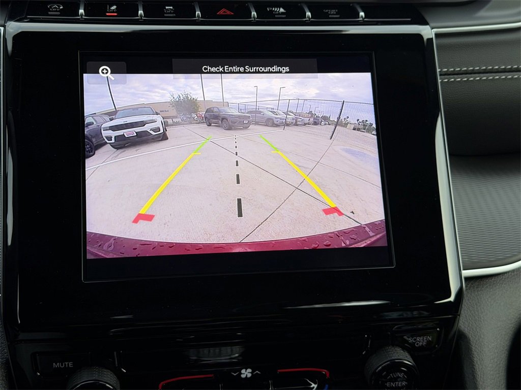 New 2025 Jeep Grand Cherokee L Laredo image 15