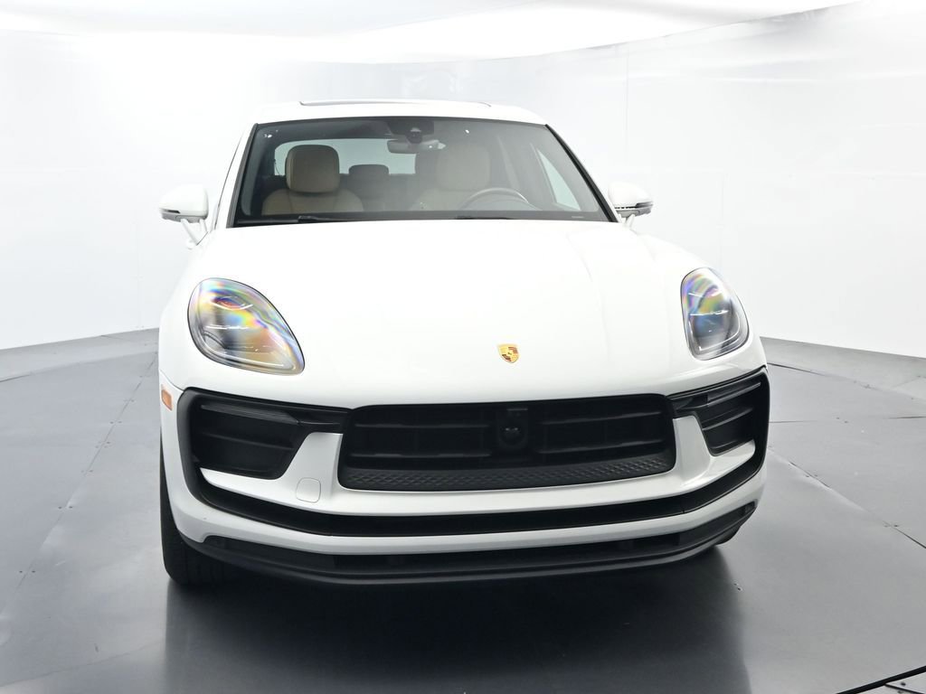 Certified 2023 Porsche Macan AWD/4WD image 18