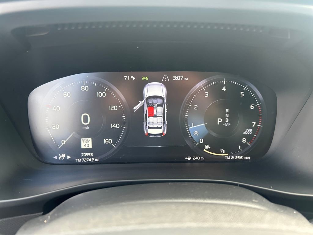 Used 2019 Volvo XC40 T5 Momentum image 17