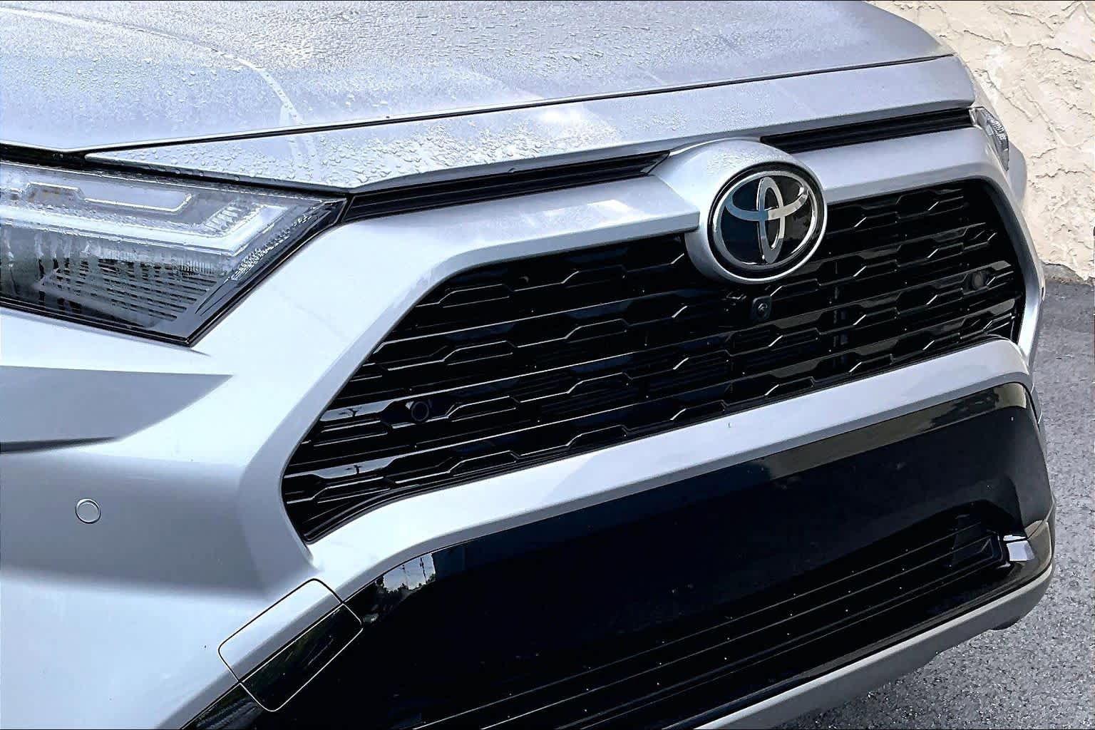 Certified 2025 Toyota RAV4 XSE w/ Advanced Technology Package AWD/4WD image 30
