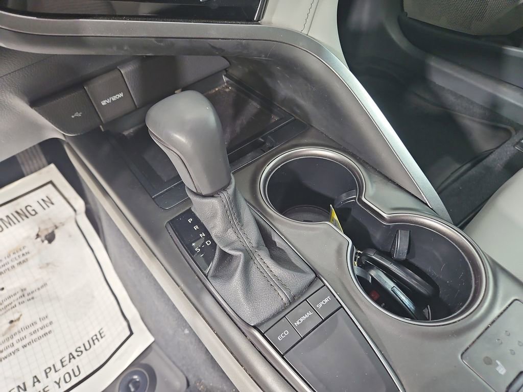 Used 2023 Toyota Camry SE w/ Cold Weather Package image 25