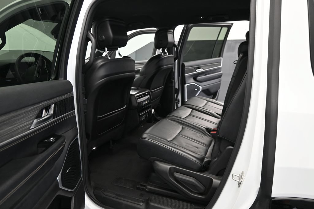 Used 2024 Jeep Wagoneer Series II w/ Flexible Seating Group RWD image 12