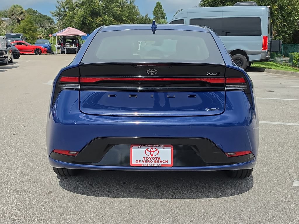 Used 2024 Toyota Prius XLE FWD image 5