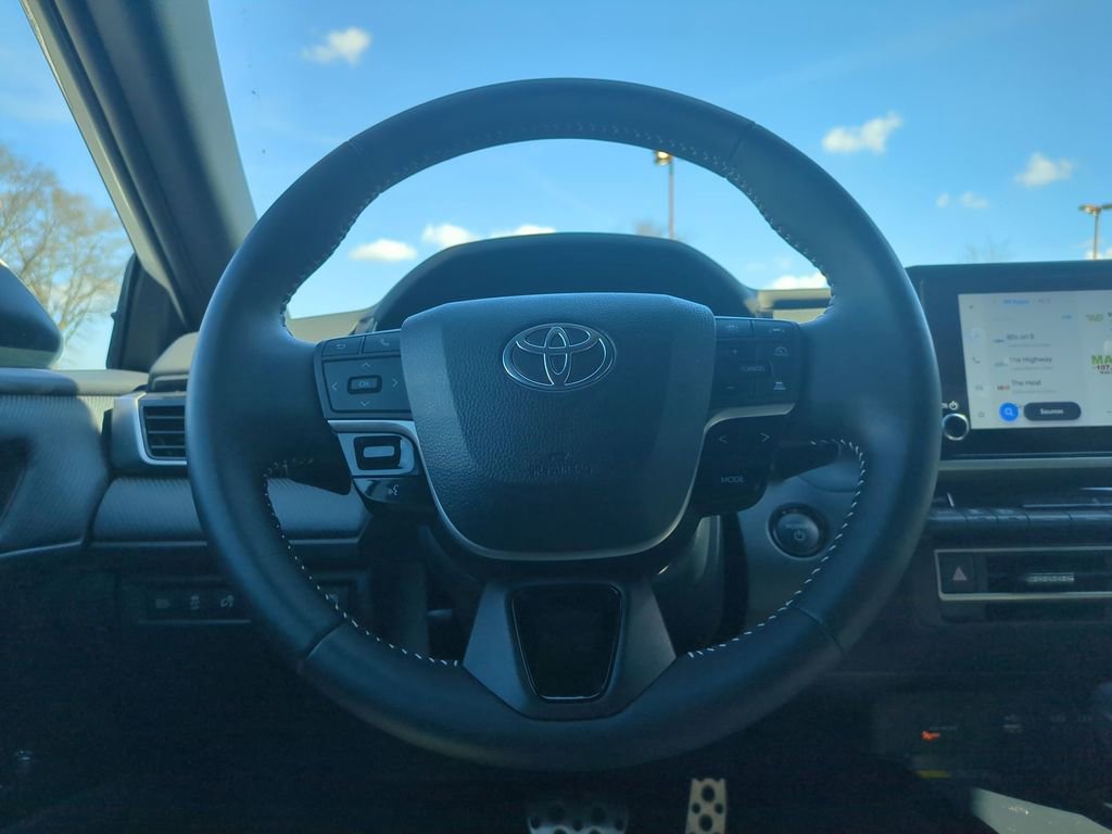Used 2025 Toyota Camry SE image 23