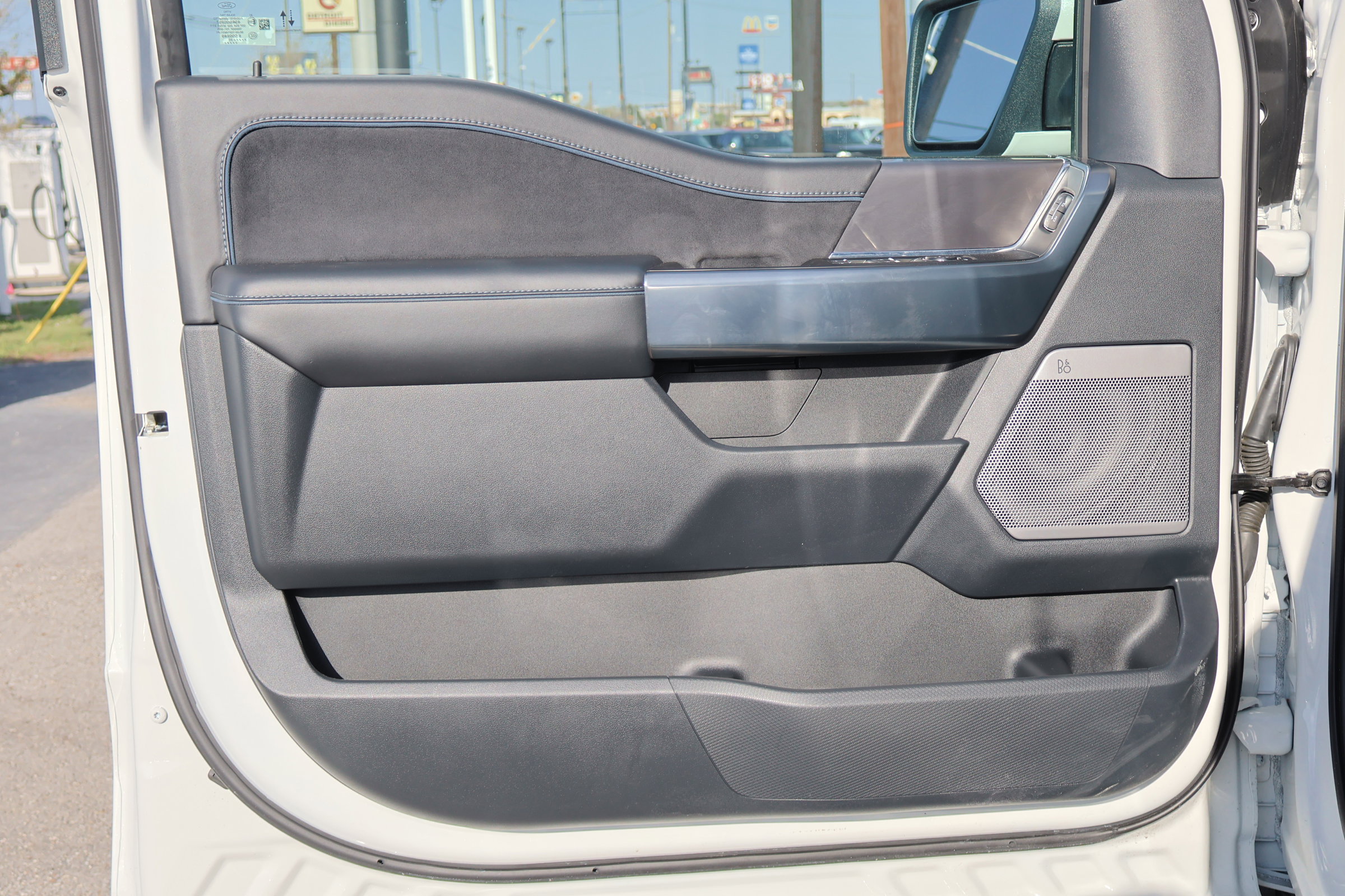 Certified 2025 Ford F150 Platinum w/ FX4 Off-Road Package image 15