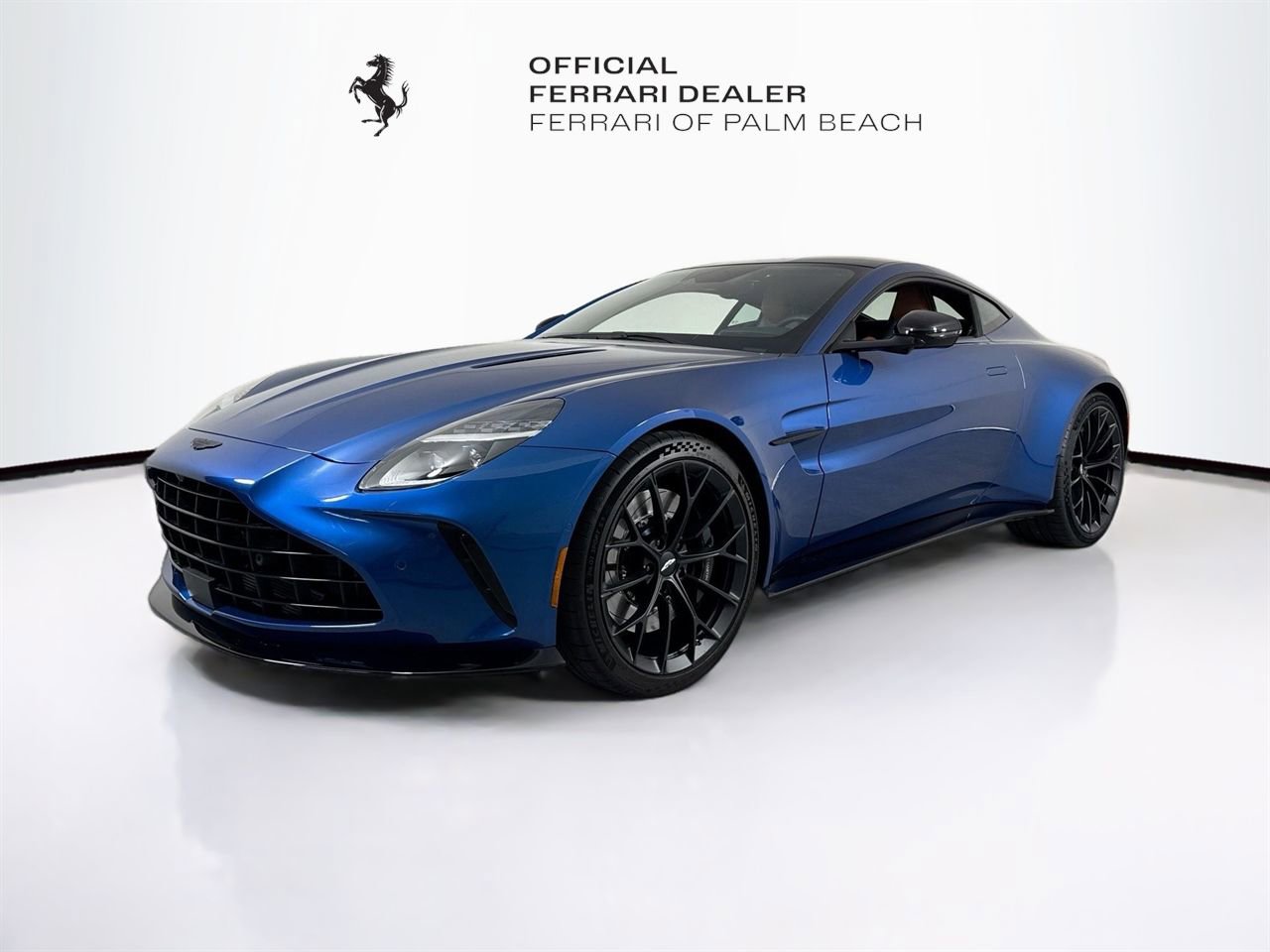 Used 2025 Aston Martin V8 Vantage Coupe image 3