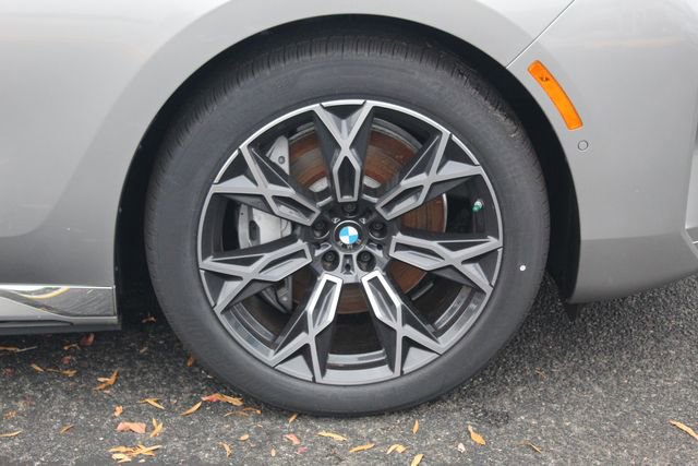 Used 2025 BMW i7 eDrive50 image 12